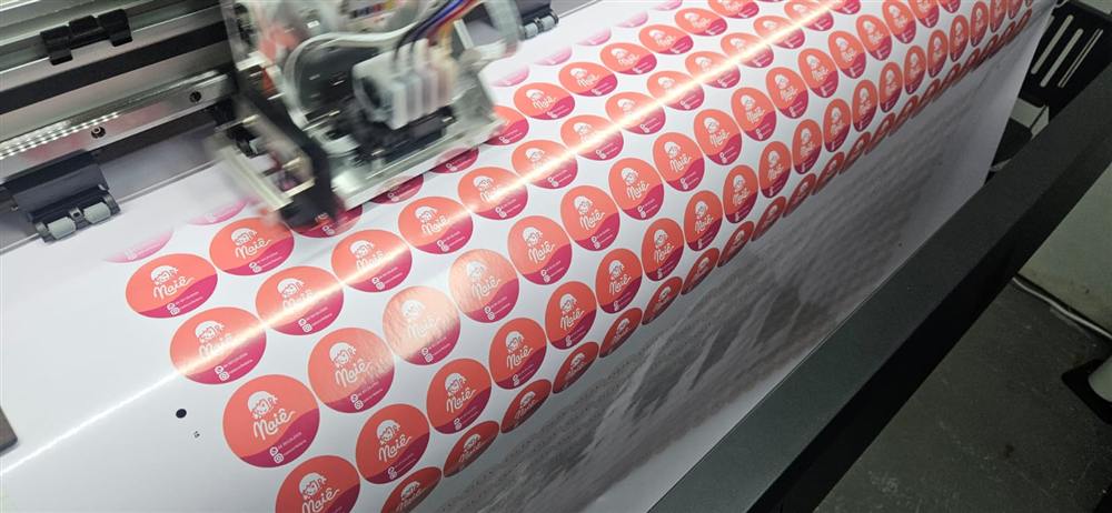 Adesivos redondos da marca Maiê