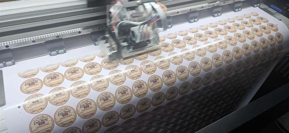Rótulos em papel kraft recortados